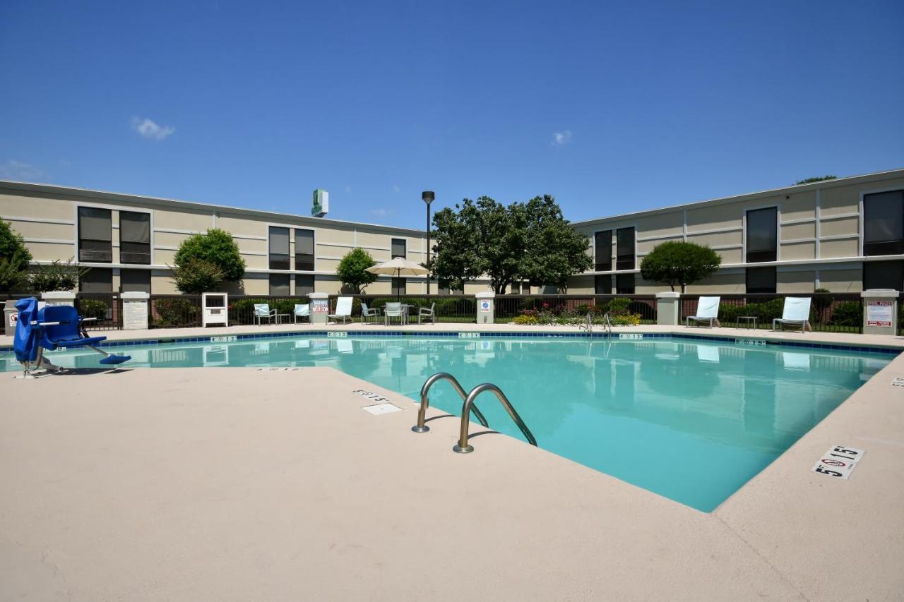 Holiday Inn Lumberton By Ihg Exterior photo
